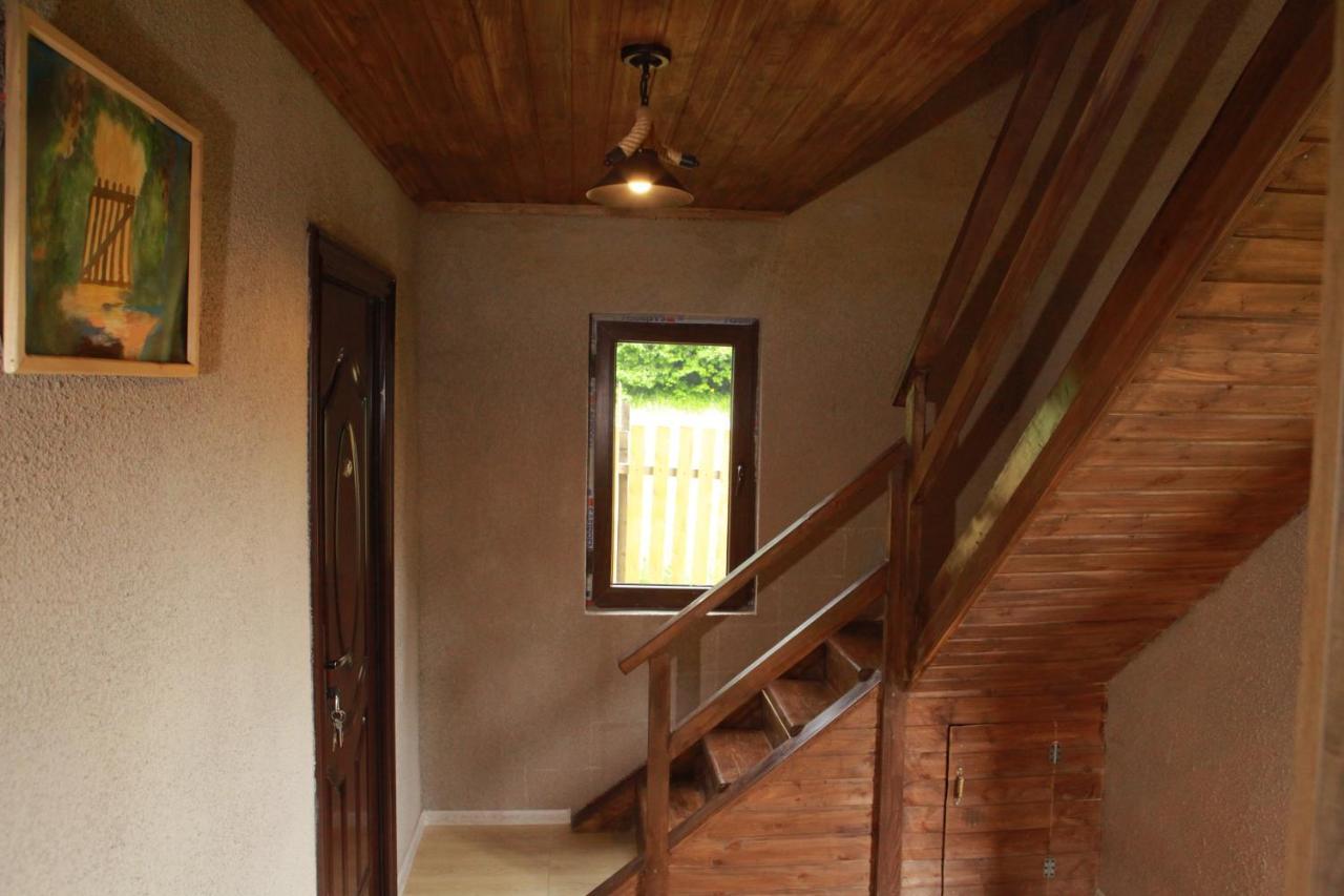 Cottage Woodside Местия Екстериор снимка