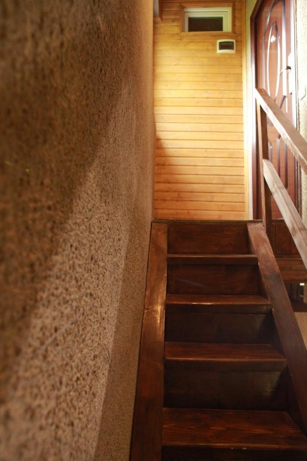 Cottage Woodside Местия Екстериор снимка