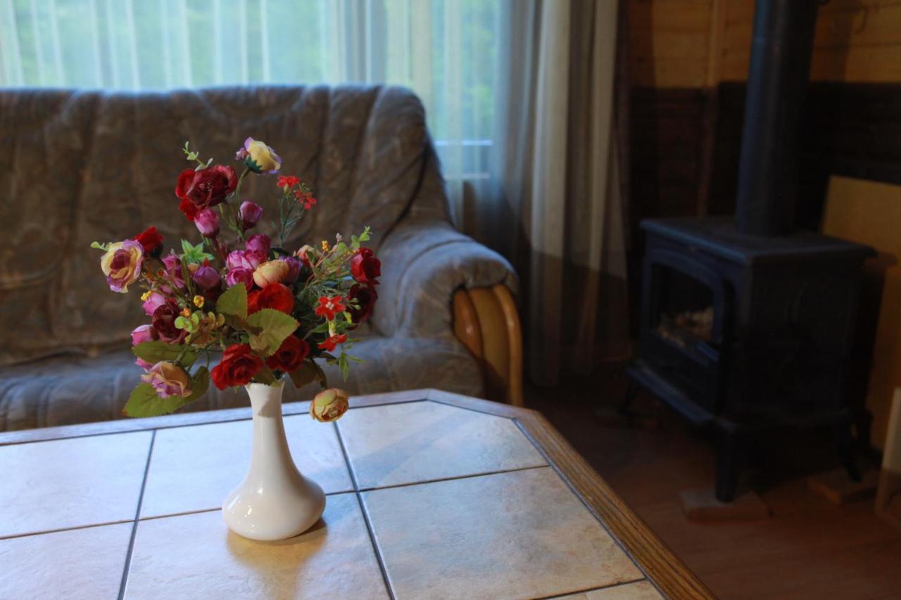 Cottage Woodside Местия Екстериор снимка