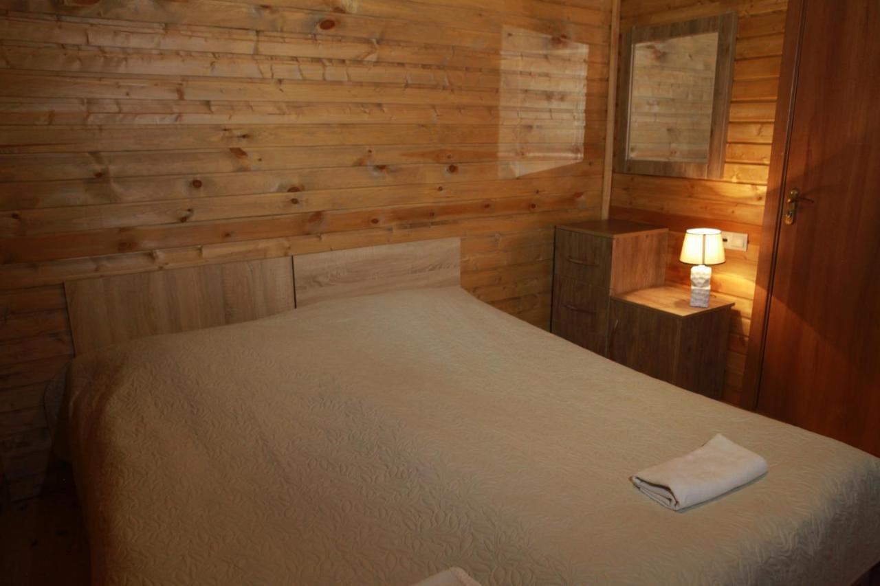 Cottage Woodside Местия Екстериор снимка