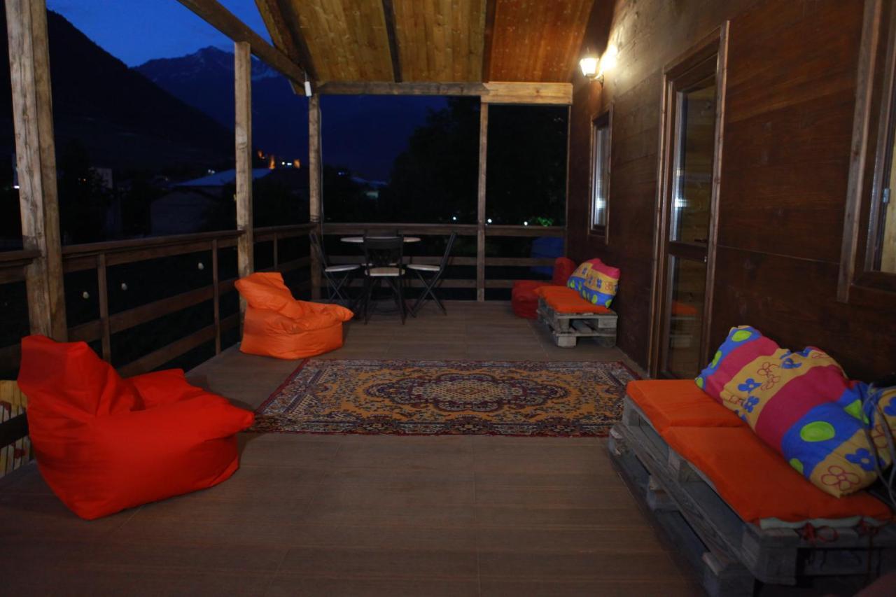 Cottage Woodside Местия Екстериор снимка